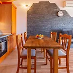 Larst Apartman *