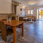 Apartman Larst *