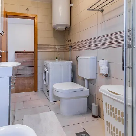 Larst Apartment *