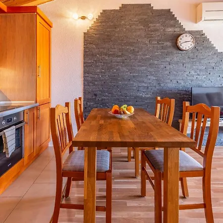 Larst Apartment *