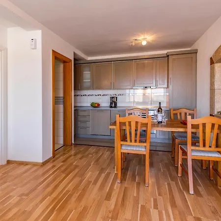 Larst Apartment *