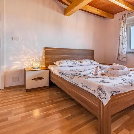 Larst Apartment *