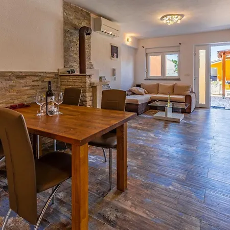 Apartment Larst *