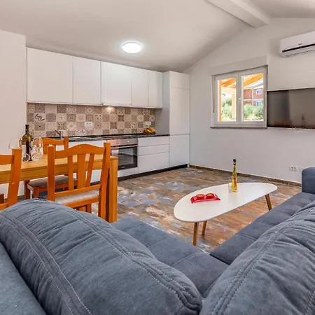 Larst Apartment *