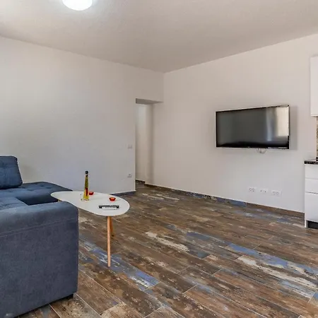 Larst Apartment *